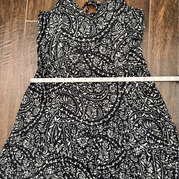 Abercrombie & Fitch Black & White Paisley Lace-Up Back Maxi Dress - Size Medium - Picture 8 of 16